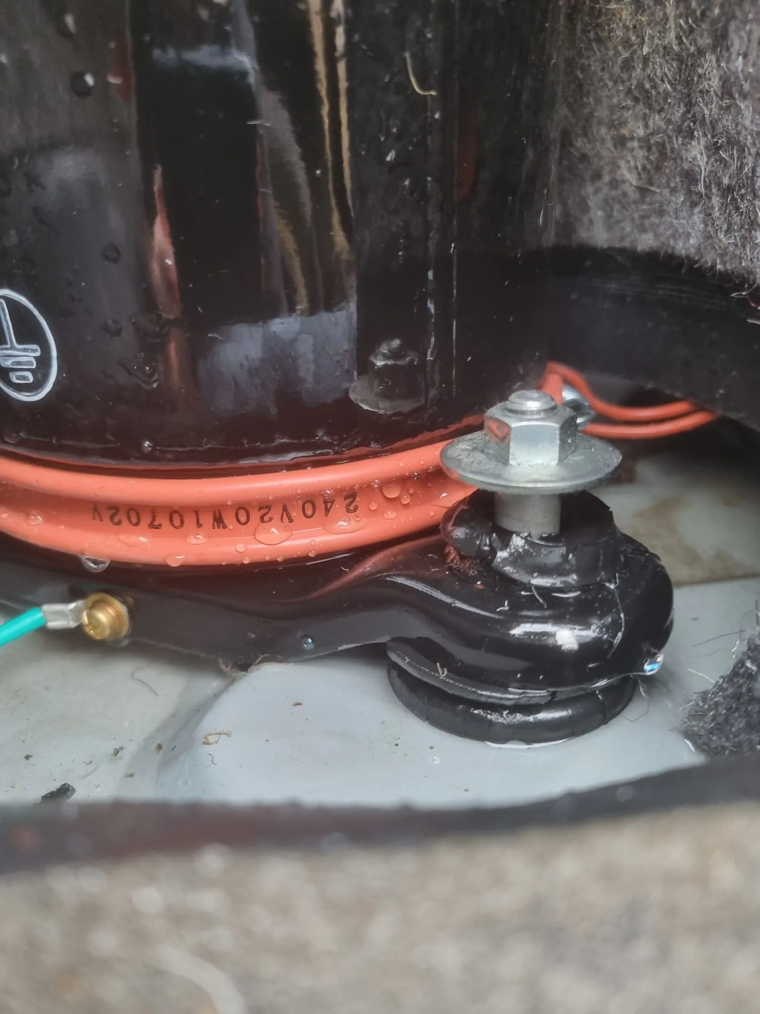 Heat pump compressor on anti-vibration mount with crank heater